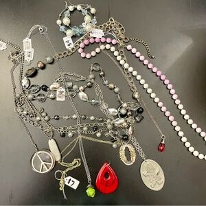 Bundle/lot of 14 miscellaneous jewelry: necklaces,  pendants, earrings